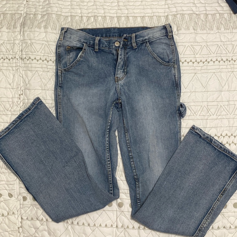 Size small light washed cargo jeans boot cut. Like new.